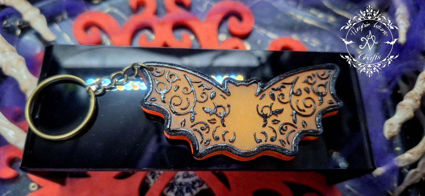 LLAVERO GOTHIC ORANGE BAT (brilla en la oscuridad)